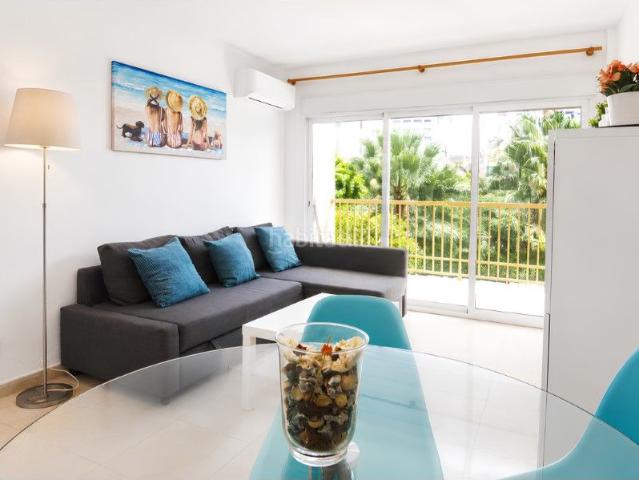 Piso en venta en Fuengirola, Puerto Deportivo. Precioso apartamento en primera línea de playa con licencia turística. Pisos.