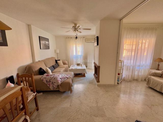 Piso en venta en Fuengirola, Torreblanca del Sol. Piso con piscina y jardines ideal familias. Pisos.
