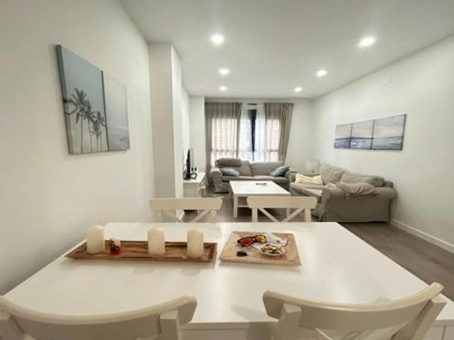 Piso en venta en Fuengirola – Zona Puerto Deportivo, a un paso de la playa