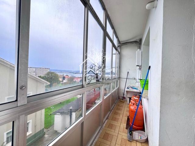 Piso en venta en Fene. AMPLIO PISO EN EL CENTRO DE FENE, 3 HABITACIONES Y GALERÍA CON VISTAS A LA RÍA, 1º SIN ASCENSOR. Pisos.