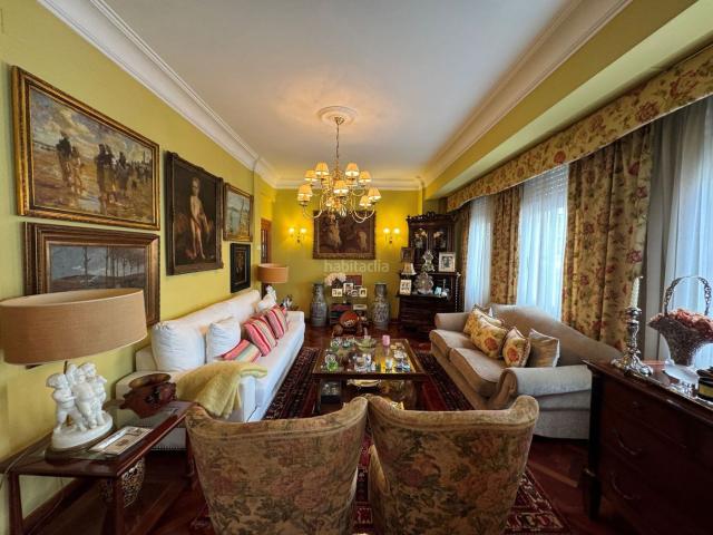 Piso en venta en Ferrol, Centro. Una residencia señorial de 200 m² en uno de los edificios más singulares del centro histórico de Ferrol. Pisos.