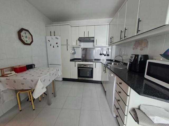 Piso en venta en Ferrol, Fajardo. Amplio y luminoso piso exterior de 3 habitaciones en San Juan, Ferrol. Pisos.