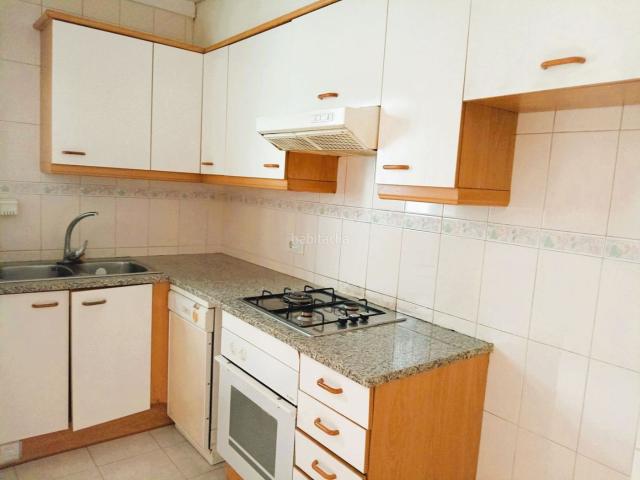 Piso en venta en Figueres, Carretera de Roses Fossos. Piso en venta con parquing incluido. Pisos.