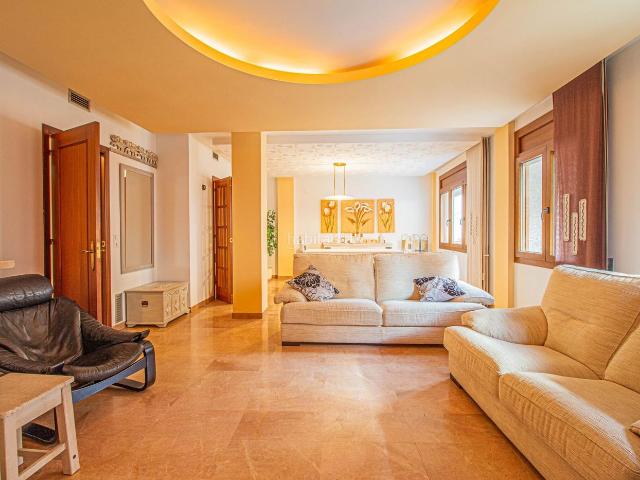 Piso en venta en Figueres, Centre. Al lado del Museo Dalí piso de 234 m2. Pisos.