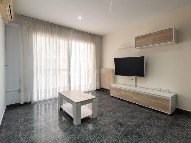 Piso en venta en Figueres, Centre. Amplio y Luminoso Piso en el Centro de Figueres con Terraza de uso privado. Pisos.