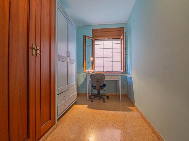 Piso en venta en Figueres, Centre. Gran piso de 5 habitaciones en el centro de Figueres. Pisos.