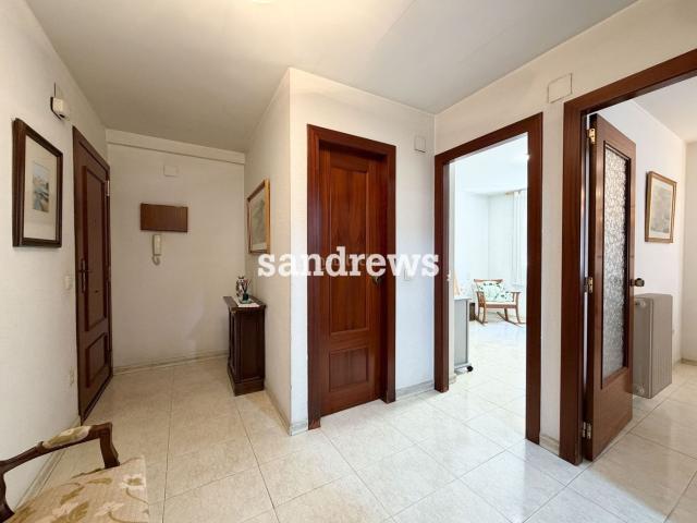 Piso en venta en Figueres, Centre. Piso de 3 habitaciones en el centro de Figueres con ascensor y balcón. Pisos.