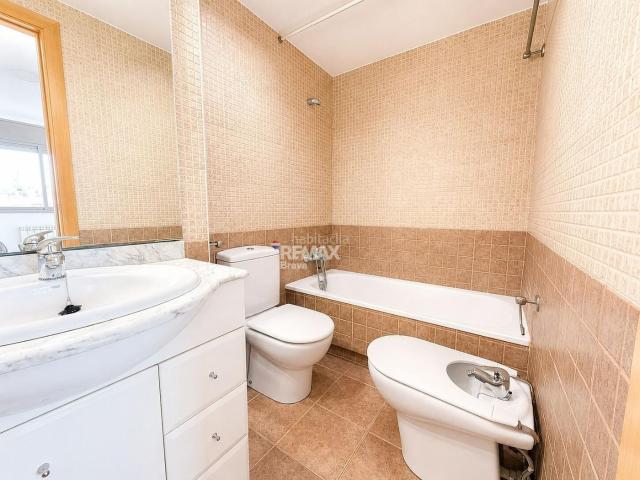 Piso en venta en Figueres, Creu de la Mà. Bonito piso muy iluminado en el centro de Figueres. Pisos.