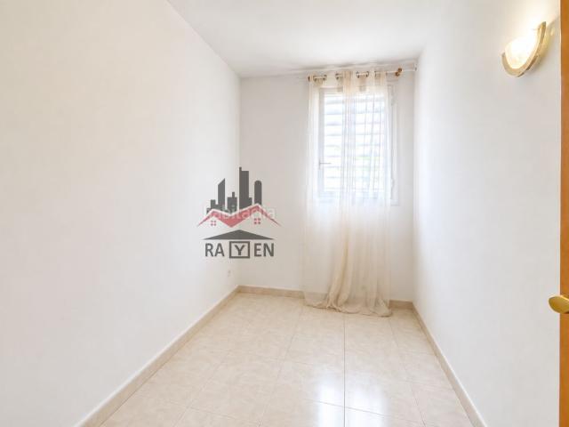 Piso en venta en Figueres, Creu de la Mà. Luz, funcionalidad y una ubicación práctica para disfrutar de Figueres con comodidad. Pisos.