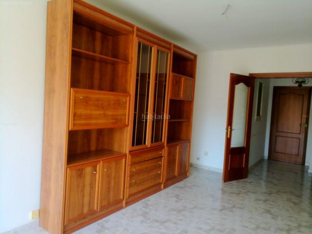 Piso en venta en Figueres, Creu de la Mà. Se vende magnífico piso en Figueres, situado en C Sant Jordi, 10 12. Pisos.