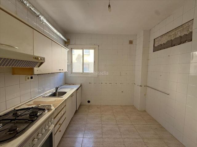 Piso en venta en Figueres, Eixample Horta Capallera. PISO PARA REFORMAR A LA VENTA EN FIGUERES. Pisos.