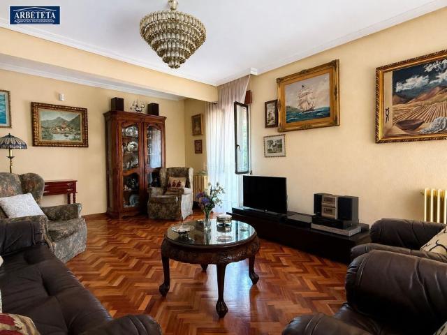 Piso en venta en Guadalajara, San Roque Concordia Adoratrices. INMOBILIARIA ARBETETA VENDE PISO DE CUATRO HABIATACIONES EN ZONA CENTRO DE GUADALAJARA. Pisos.