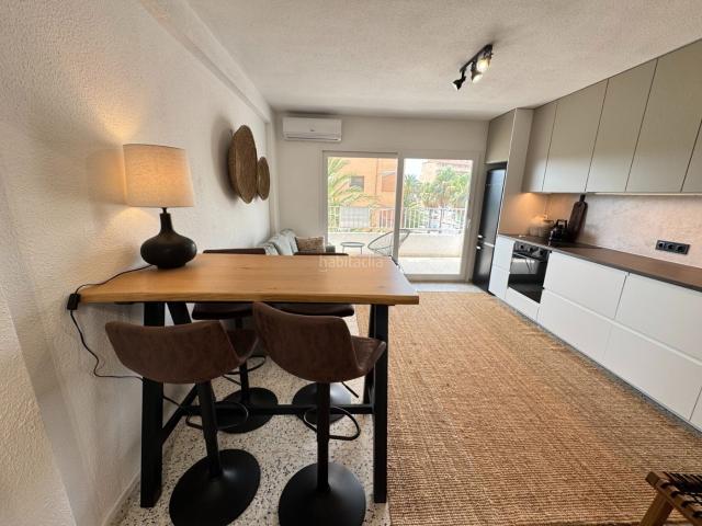Piso en venta en Guardamar del Segura, El Moncayo El Pòrtic. Presentamos este apartamento de 2 dormitorios, completamente reformado, ubicado en la urbanizacioacuten Pinomar.Se encuentra en un. Pisos.