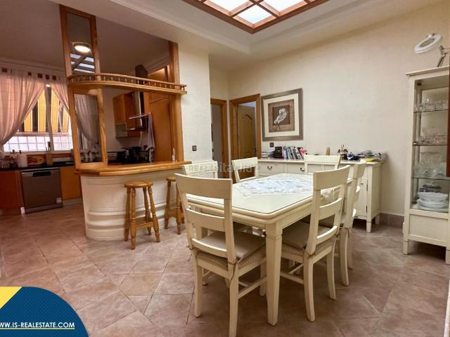 Piso en venta en Guardamar del Segura, Guardamar Playa. Apartamento con terraza en la provincia de Alicante, en la localidad de Guardamar del Segura. 3 habitaciones 124 m² A 150 metr. Pisos.