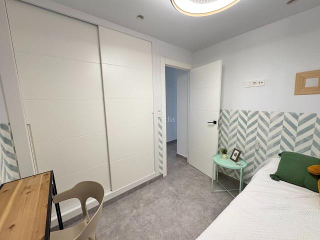 Piso en venta en Guardamar del Segura, Guardamar Playa. iexclPresentamos este fantaacutestico apartamento de 3 dormitorios a tan solo 50 metros de la playa central de Guardamar del Segur. Pisos.
