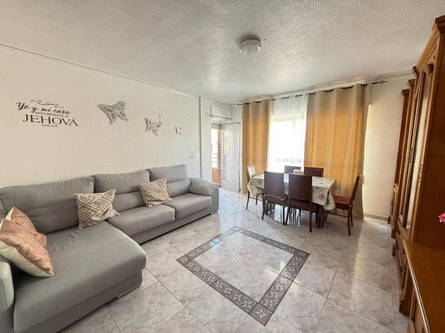 Piso en venta en Guardamar del Segura, Pueblo. AMPLIA VIVIENDA CON TERRAZA A TAN SOLO 300 METROS DE LA PLAYA CENTRO DE GUARDAMAR, ALICANTE, COSTA BLANCA. Pisos Guardamar del.