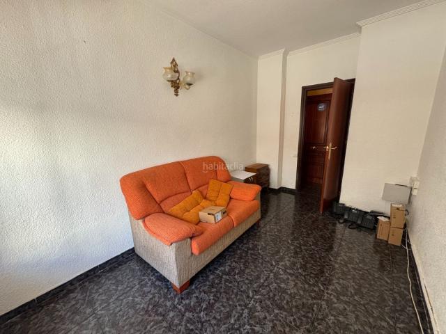 Piso en venta en Guardamar del Segura, Pueblo. Se vende amplia vivienda en excelente ubicacioacuten, a pocos pasos de la calle principal de Guardamar del Segura y a tan solo 600. Pisos Guardamar del.