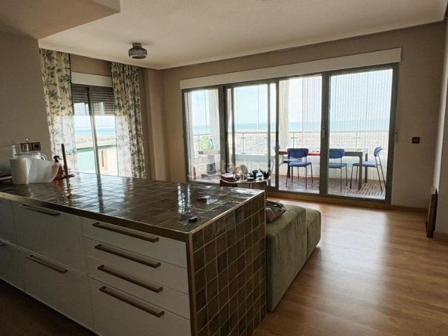 Piso en venta en Guardamar del Segura, Puerto Deportivo. Lujoso apartamento reformado con impresionantes vistas al mar 320MV Marco Villas inmobiliaria en Guardamar del Segura. Pisos Guardamar del.