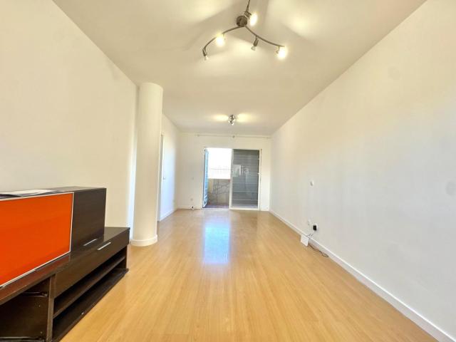 Piso en venta en Gandia, Urbanizaciones. Bajo reformado con excelente ubicación en Gandía. Pisos.