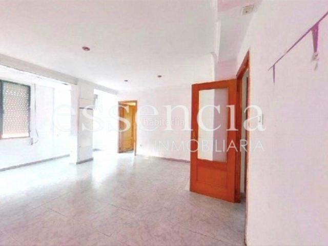 Piso en venta en Gandia, Beniopa Sant Pere. Piso en la Calle Gregori Maians a reformar en 2 planta sin ascensor. Pisos.
