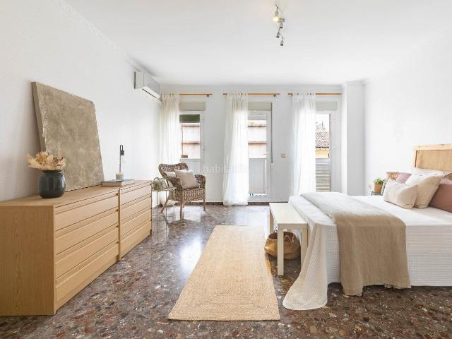 Piso en venta en Gandia, Centro Histórico. Exclusiva vivienda señorial de 197 m2 en el centro de Gandía 5 habitaciones 3 baños Terraza, patio y balcón. Pisos.