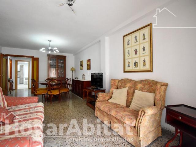 Piso en venta en Gandia, Centro Histórico. EXTERIOR DE CUATRO DORMITORIOS CON BALCÓN JUNTO AL PASEO DE GERMANÍAS. Pisos.