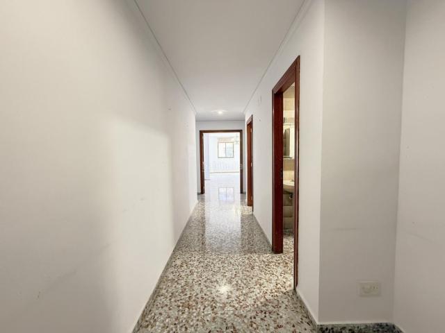 Piso en venta en Gandia, Centro Histórico. Piso de 125 m2 con terraza en el corazón de Gandía Junto al Ayuntamiento y calle peatonal. Pisos.