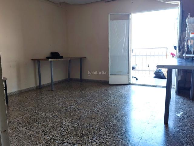 Piso en venta en Gandia, Corea. Piso grande de 115 m2, 4 habitaciones todas espaciosas, 2 baños, balcón exterior y terraza interior. Pisos.
