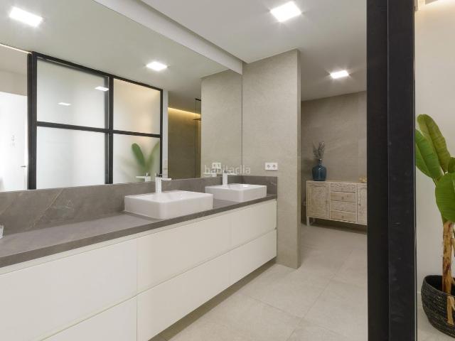 Piso en venta en Gandia, Germaníes Juzgados. Espectacular piso reformado de 195 m2 con garaje, cocina de diseño y suite en Gandia. Pisos.