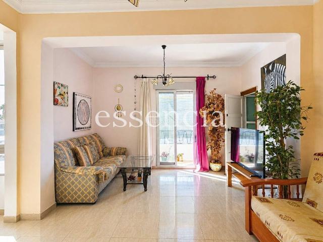 Piso en venta en Gandia, Grau de Gandía Marenys de Rafalcaid. Dúplex reformado en el Grau de Gandía con gran terraza de 70 m2 y vistas despejadas. Pisos.