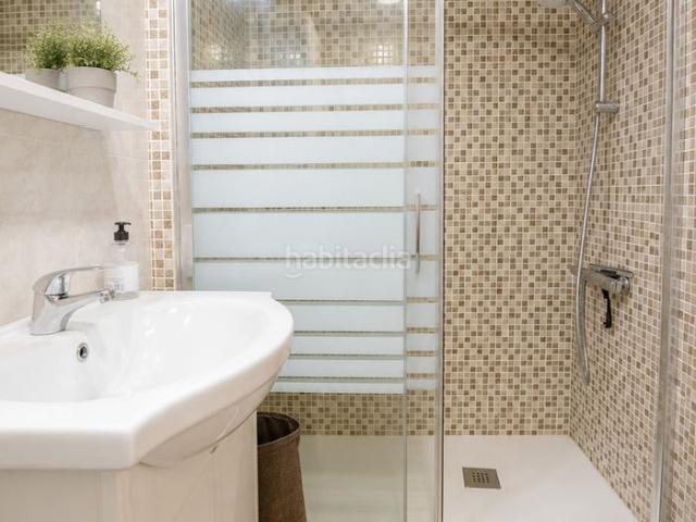 Piso en venta en Gandia, Playa de Gandía. Apartamento impecable con vistas, piscina y plaza de parking. Pisos.