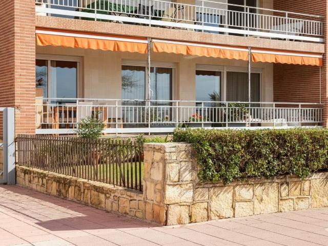 Piso en venta en Gandia, Playa de Gandía. Espectacular piso reformado en 1ª línea con terraza frontal al mar. Pisos.