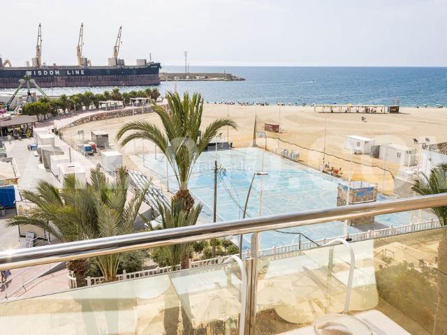 Piso en venta en Garrucha, Puerto de Garrucha. Piso en primera línea del Paseo del Malecón de Garrucha con vistas al puerto y a la playa. Pisos.