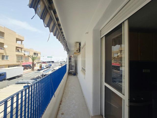 Piso en venta en Garrucha, Puerto de Garrucha. Piso en venta en primera línea de playa en Garrucha con terraza y gran potencial de reforma. Pisos.