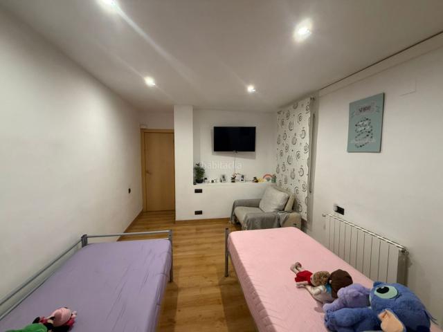 Piso en venta en Gavà, Centre Estació. Amplio piso reformado de 4 dormitorios en Plaza Cataluña, Gavà Presentamos esta magnífica vivienda situada en una de las zonas más. Pisos.