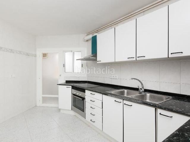 Piso en venta en Gavà, Centre Estació. Piso en venta en paseo Joan Maragall. Pisos.