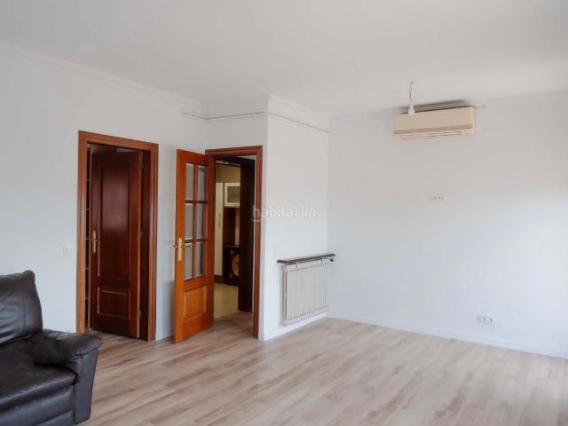 Piso en venta en Gavà, Centre Estació. Piso reformado con terraza privada en Gavà. Pisos.