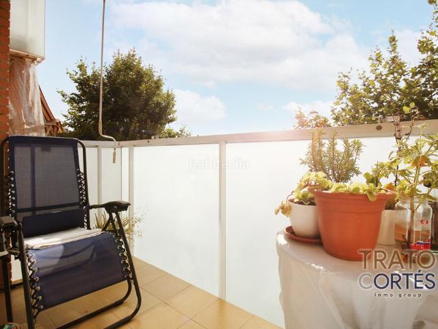 Piso en venta en Gavà, Bòbiles. Vivienda cuatro habitaciones con parquing. Pisos.