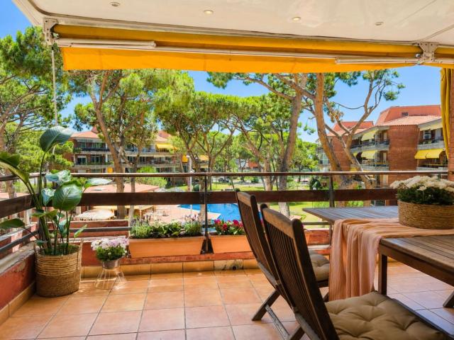 Piso en venta en Gavà, Gava Mar. EXCLUSIVO PISO CON LICENCIA TURÍSTICA, GRAN TERRAZA, PARKING Y ACCESO DIRECTO A LA PLAYA EN GAVÀ MAR. Pisos.