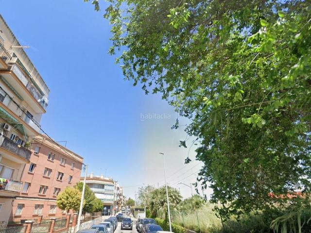 Piso en venta en Gavà, Passeig Maragall. Oportunidad para inversores!. Pisos.