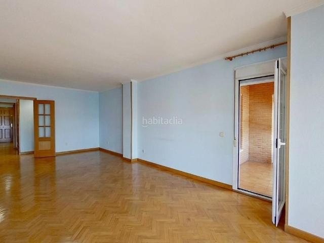 Piso en venta en Getafe, Centro. Impresionante Piso en Getafe Centro con Terraza y Vistas a la Piscina. Pisos.