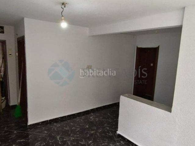 Piso en venta en Getafe, Centro. Oportunidad !Vivienda de 54 m para reformar a la venta en Getafe, Madrid.La vivienda está distribuida en salón comedor, tres dormi. Pisos.