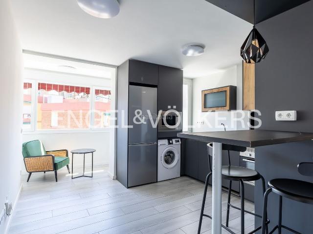 Piso en venta en Madrid, Ventas. Luminoso piso reformado en Travesía Blas de Otero. Pisos.