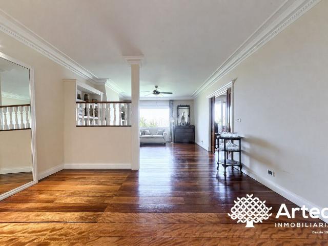 Piso en venta en Getxo, Neguri. Exclusiva vivienda en la Urbanización Punta Begoña, con impresionantes vistas al mar en la calle Atxekolandeta, junto a Arriluze y. Pisos.