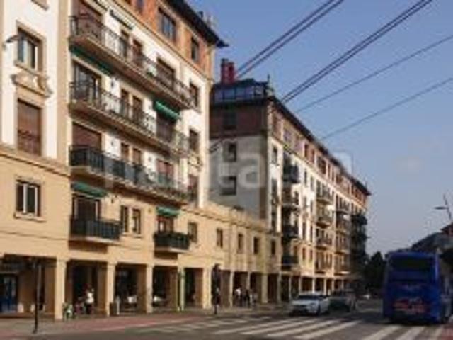 Piso en venta en Getxo, Las Arenas. piso en Plaza Zubia. Pisos.