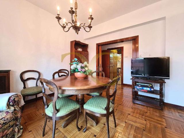 Piso en venta en Gijón, Centro. Vivienda con terraza en la Avenida de la Costa. Pisos.