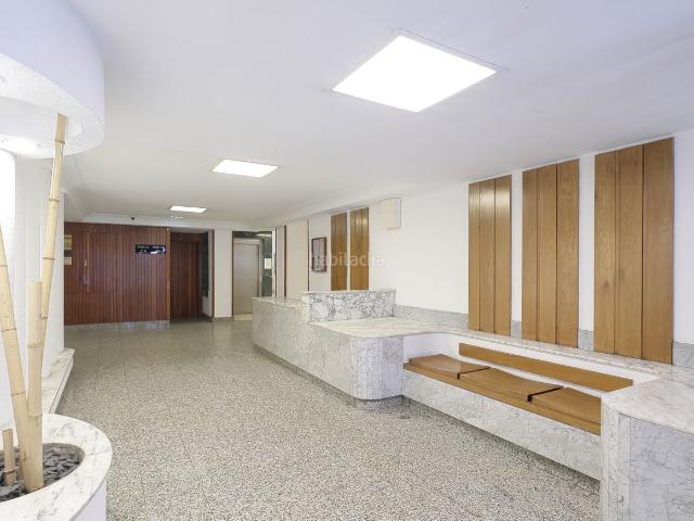 Piso en venta en Gijón, Centro. Amplio piso reformado, EXTERIOR, junto a Plaza de Europa con plaza de GARAJE y TRASTERO Ponemos a la venta esta magnífica vivienda. Pisos.