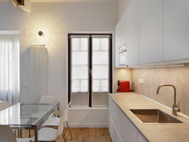Piso en venta en Gijón, Centro. Dúplex con encanto en pleno centro de Gijón Si buscas una vivienda diferente, con carácter y en una de las zonas más demandadas de. Pisos.