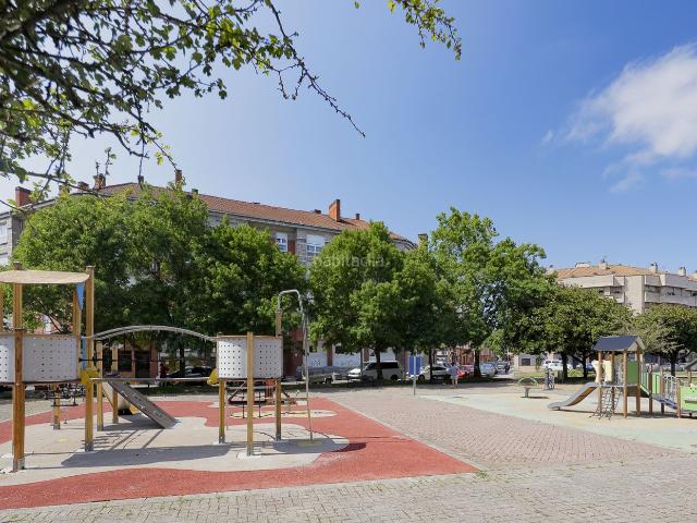 Piso en venta en Gijón, El Natahoyo. A pocos minutos de la PLAYA de Poniente, cuarta planta, 3 dormitorios, con plaza de GARAJE y cuarto TRASTERO Ponemos a la venta es. Pisos.