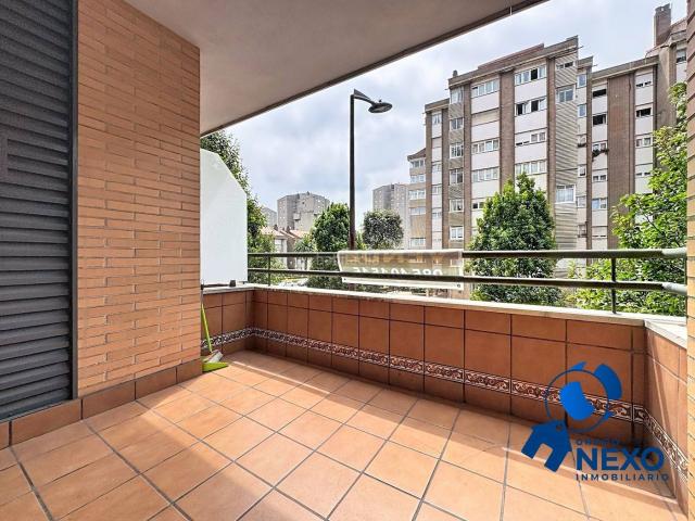 Piso en venta en Gijón, El Polígono. Vivienda completamente reformada a estrenar con garaje y trastero en Avenida de Portugal. Pisos.